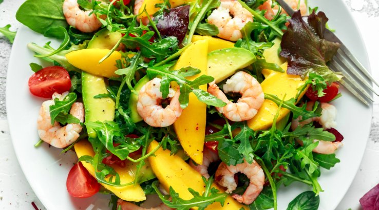 Салат з креветками та консервованим манго