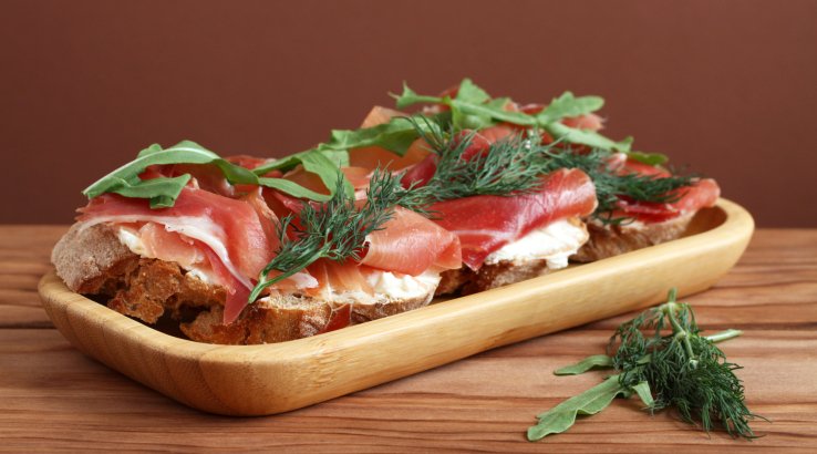 Брускетты с прошутто