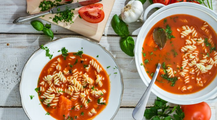 помидоры на столе