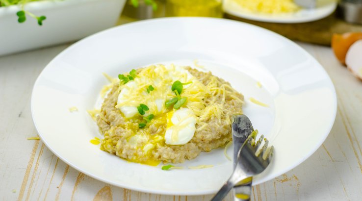 Солона вівсянка з яйцем