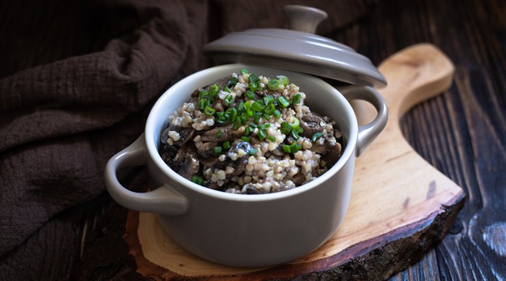 Гречка з курятиною і сушеними білими грибами