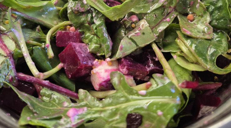 Салат з буряка з пікантною заправкою