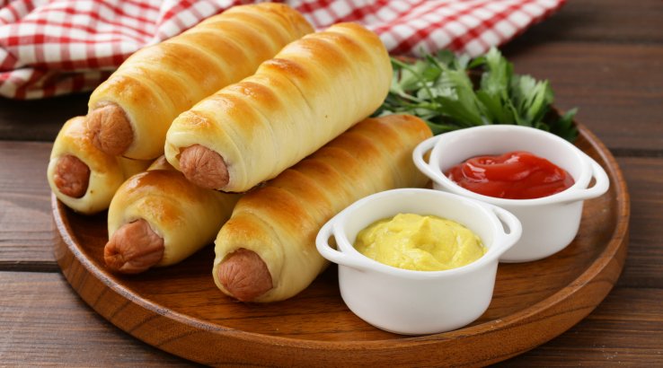 Сосиски в дріжджовому тісті