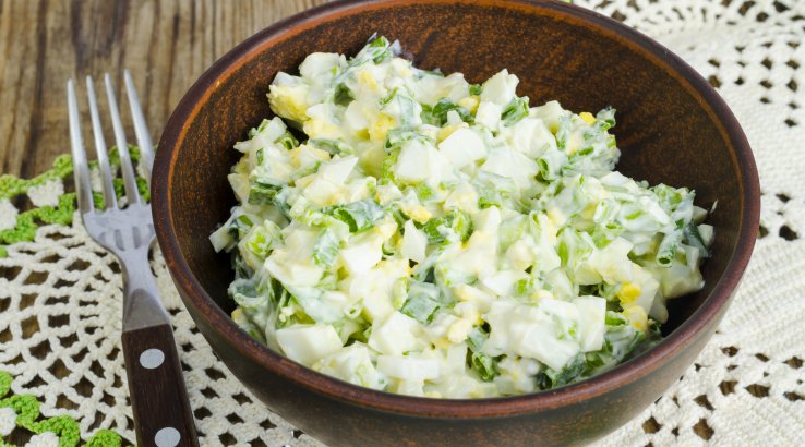 Яєчний салат під кисломолочним соусом