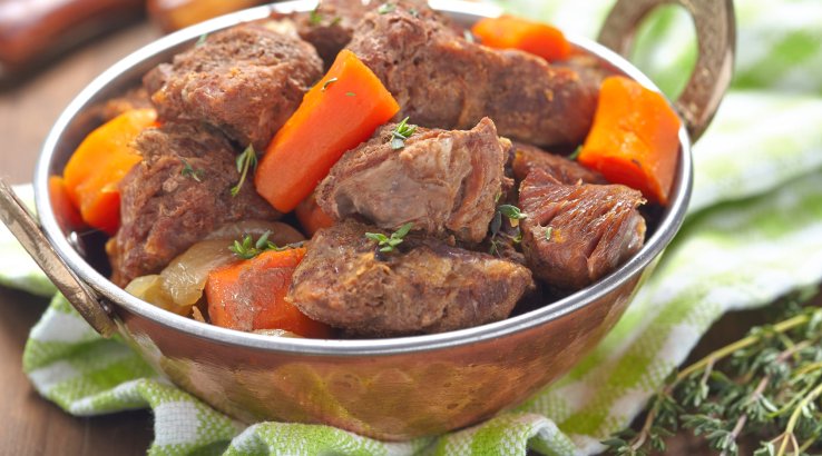 Ягнятина з морквою і цибулею