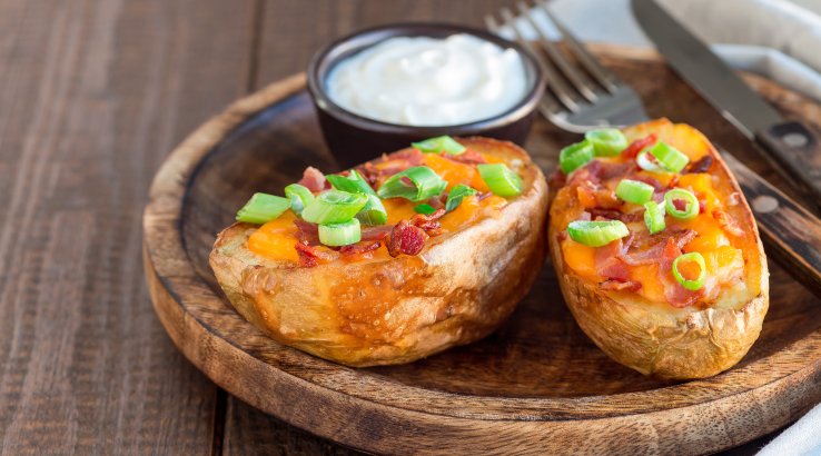 Картопляні човники з сиром і беконом