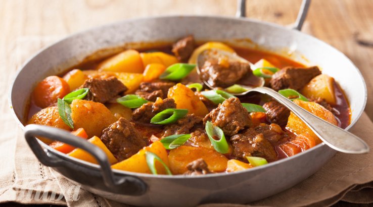 Рагу наварен з молодими овочами