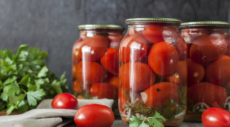 Консервовані помідори з хріном