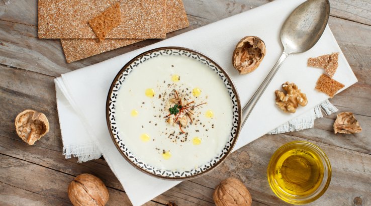 Суп із волоських горіхів