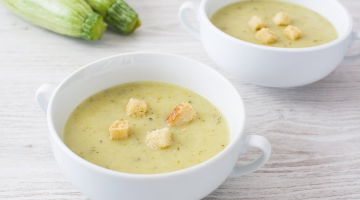 Суп з кабачками та тостами