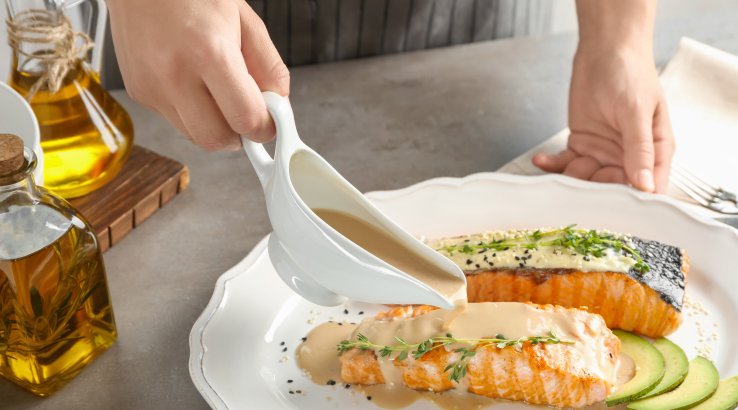 лосось под соусом велюте