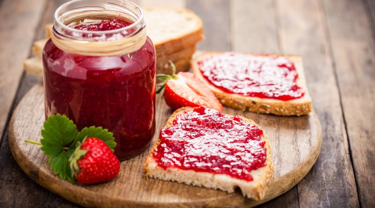 Полуниця, перетерта з цукром