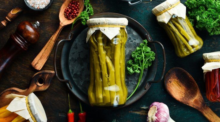 Гостра маринована спаржа