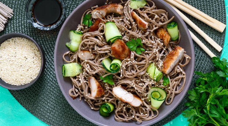 Локшина соба із соусом песто