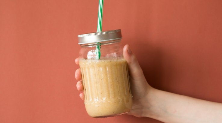 Молочный коктейль с арахисовым маслом