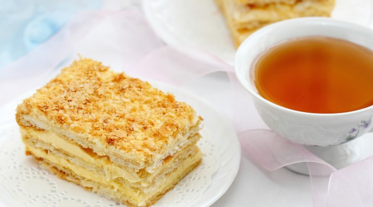 Сирний пиріг з яблуками та манкою