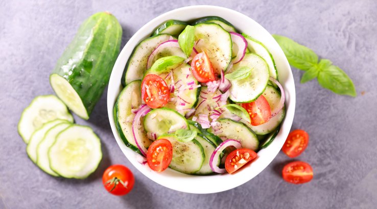 салат з огірків і помідорів у маринаді