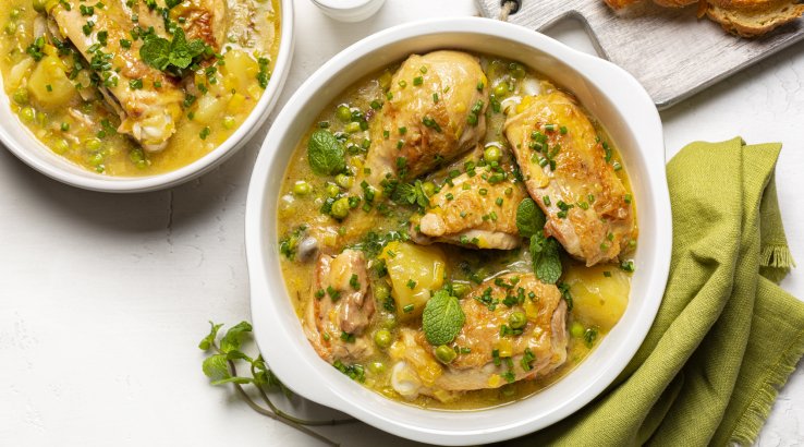 Тушковані курячі стегна з горошком