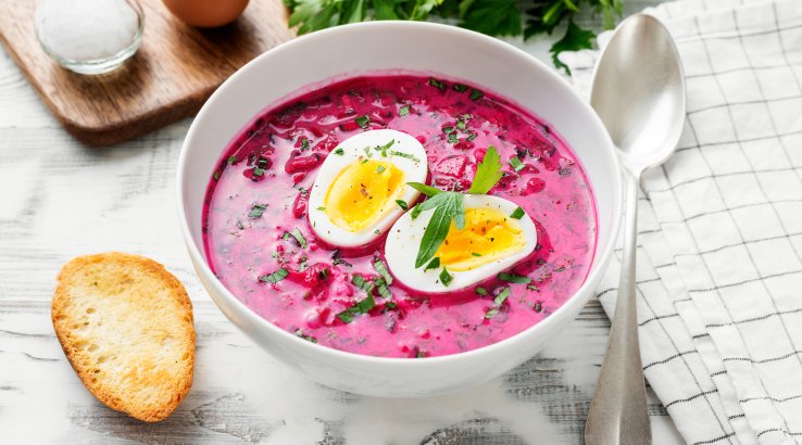 Холодний суп з бурякового бадилля