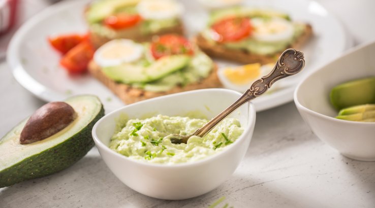 Намазка з плавленого сиру, авокадо й яєць