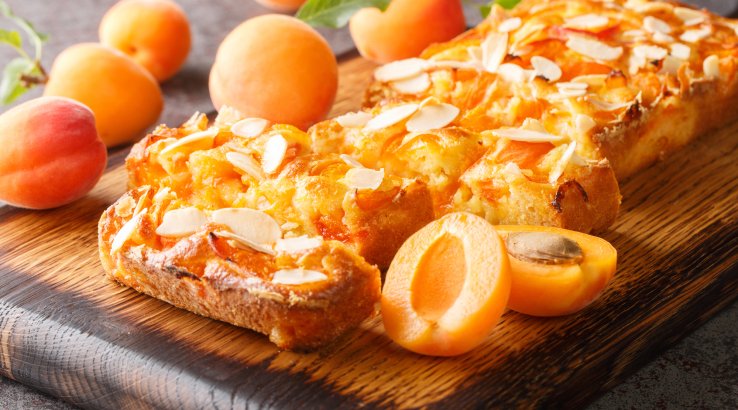 Абрикосово-миндальный пирог