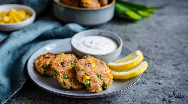Рибні котлети на тарілці