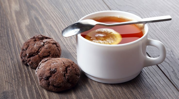 шоколадное печенье, чай