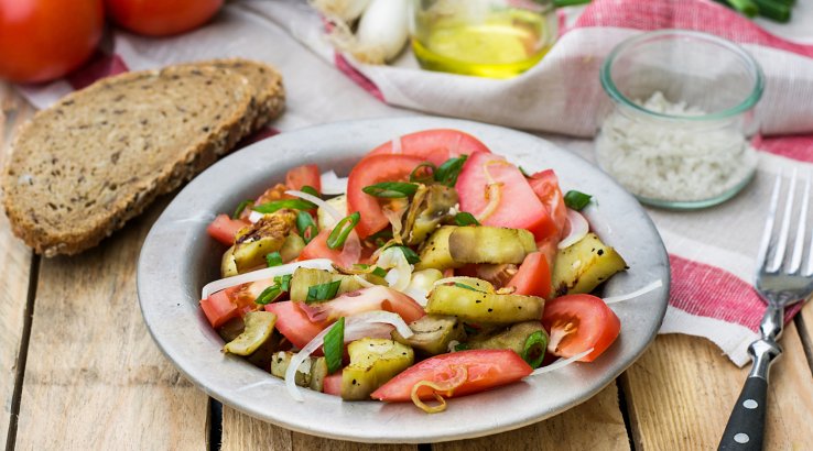 Теплий салат з баклажанами