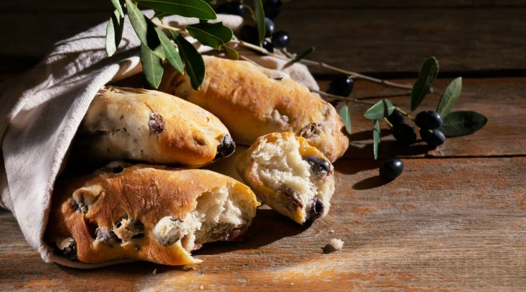 Хлібні палички з оливками