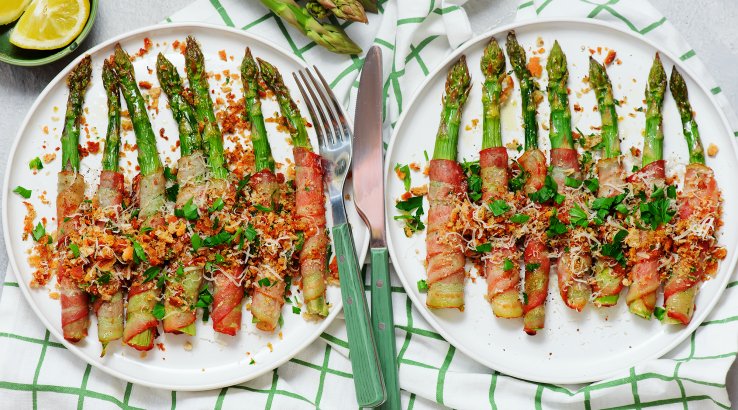 Спаржа в беконі