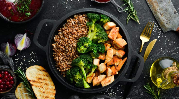 Гречка з куркою та овочами