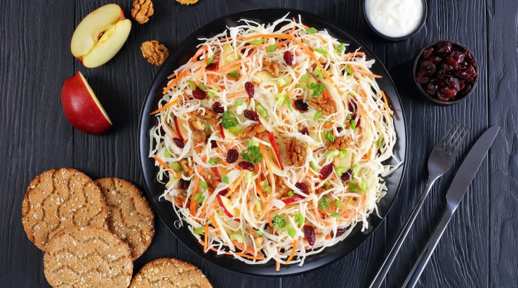 Салат з капустою і яблуками під олією