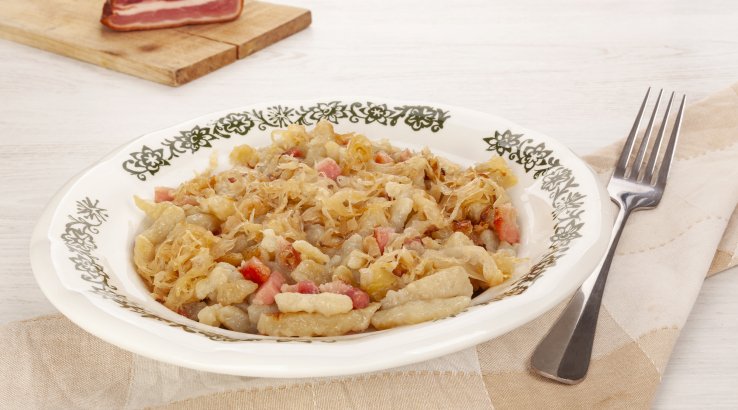 Кльоцки з квашеною капустою і беконом