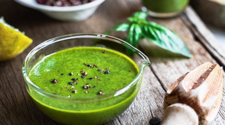 Салатна заправка з базиліком