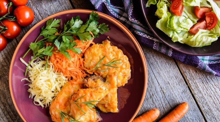 Свинячі відбивні під сиром