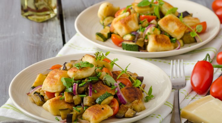 Смажені ньокі з овочами