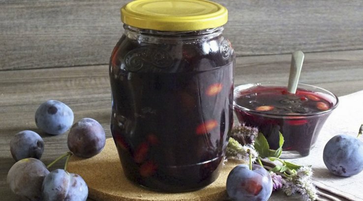 Сливове варення з мигдальними горіхами