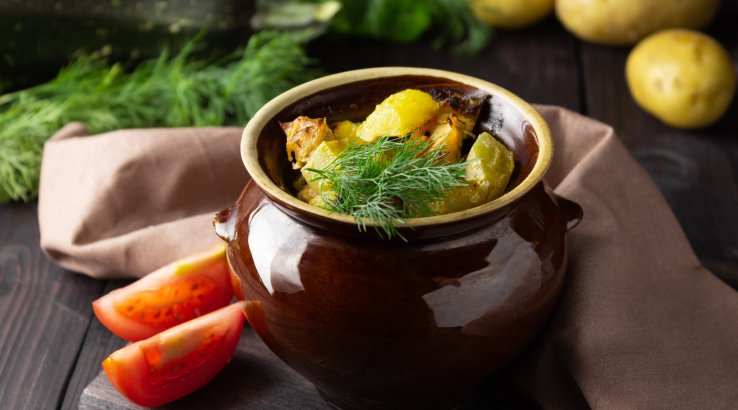 Курка з картоплею запечена в горщикуКурка з картоплею запечена в горщику