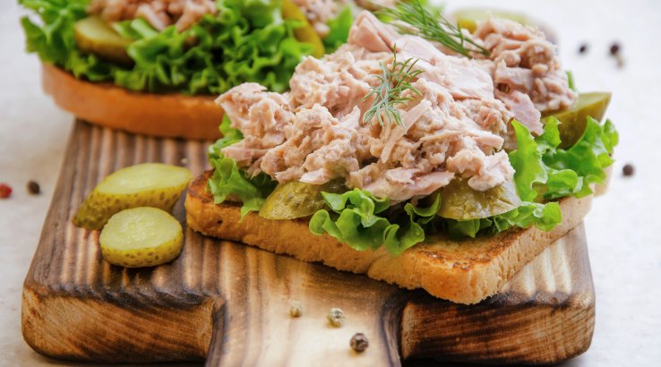 Салат з тунцем і шпинатом