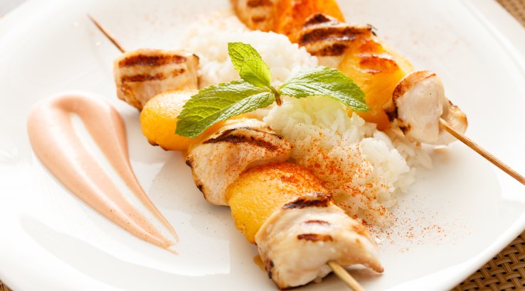 Шашлички із сиром халумі і персиків