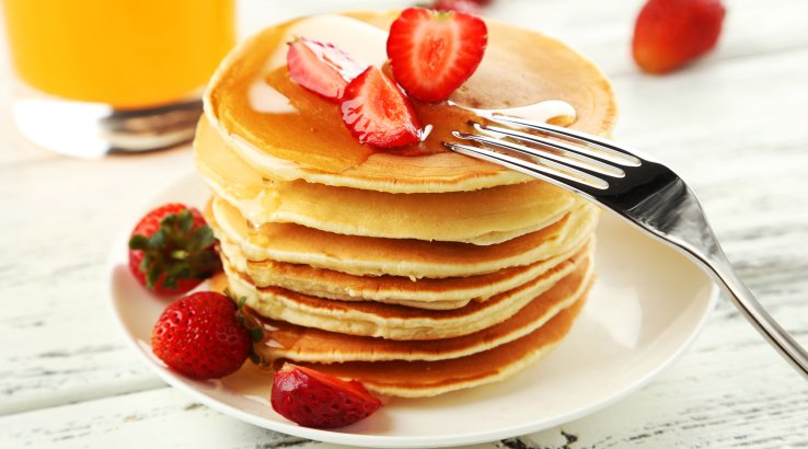 Оладки з полуницею