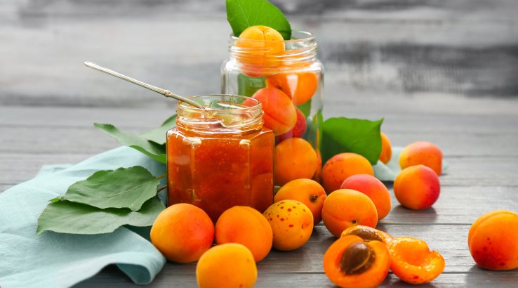 Абрикосове варення на сковороді