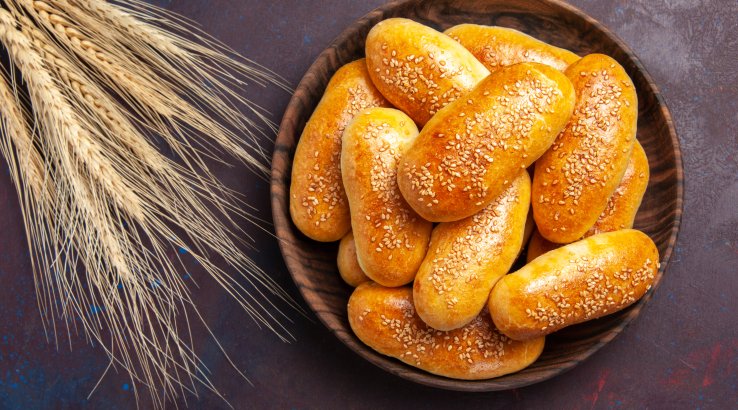 Пиріжки з яйцем і зеленою цибулею нашвидкуруч