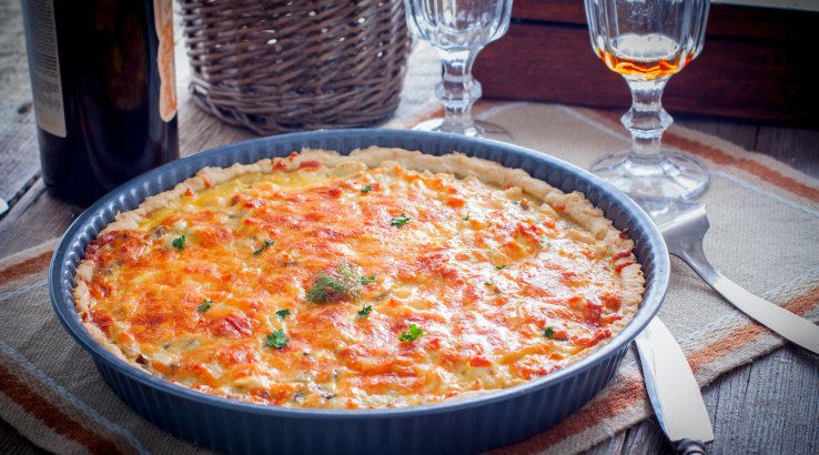 Відкритий пиріг з м’ясом і сиром