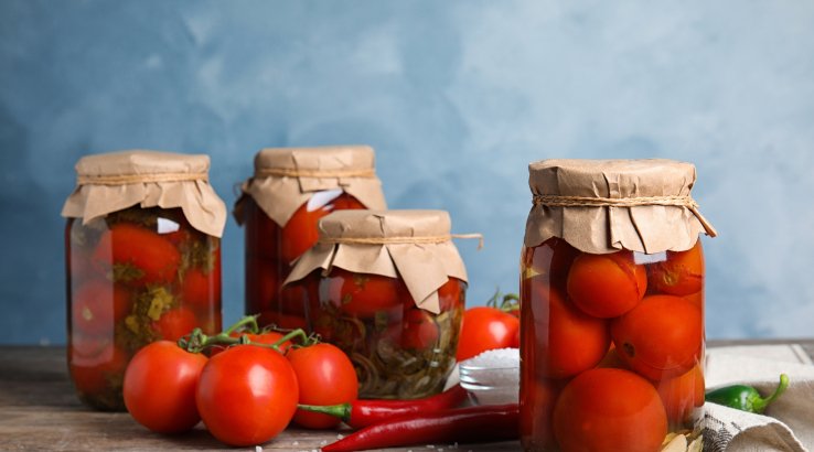 Консервовані помідори з корицею