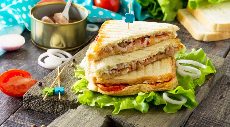 Сендвіч з тунцем та фетою