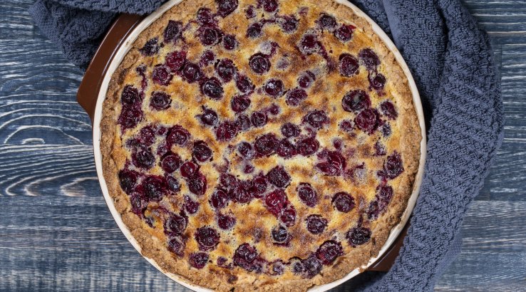 Пиріг з вишнями на олії