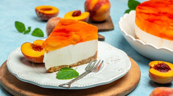 Мусовий торт з персиками