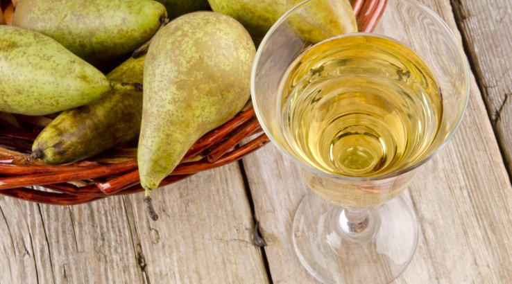 Просте домашнє вино з груш