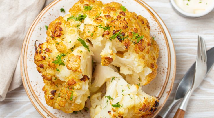 Броколі та цвітна капуста під сирним соусом